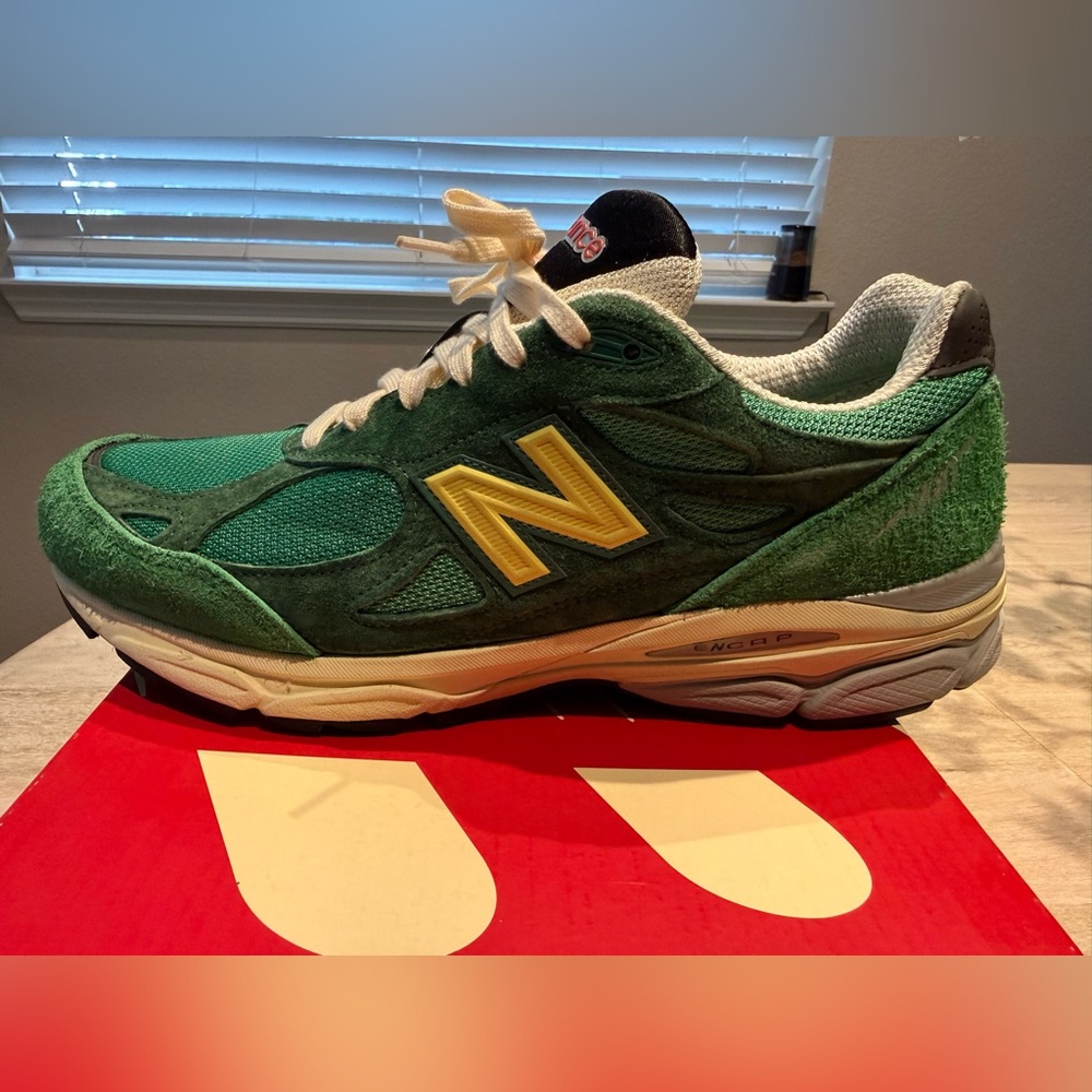 New Balance 990V3